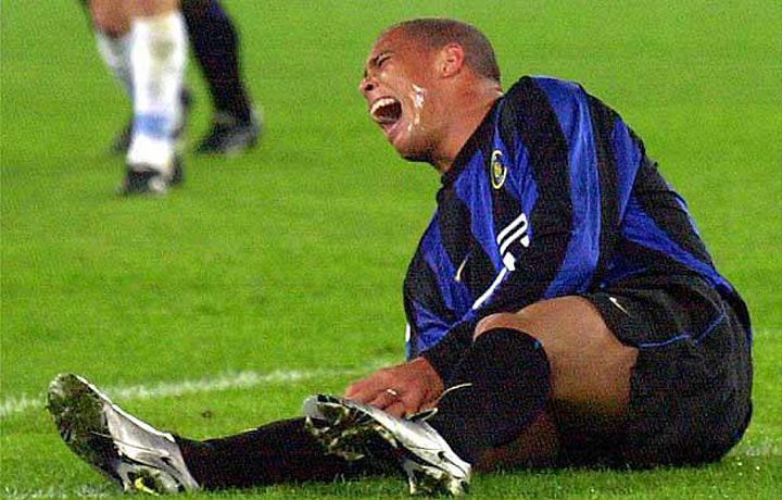 20 năm trước, “Người ngoài hành tinh” Ronaldo đang làm ngây ngất hàng triệu con tim - Ảnh 8. 20 năm trước, “Người ngoài hành tinh” Ronaldo đang làm ngây ngất hàng triệu con tim - Ảnh 8.